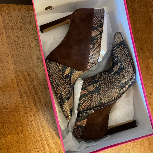 Vince Camuto Women's Sempren Ankle Boot, Size 7 - Picture 1 of 7